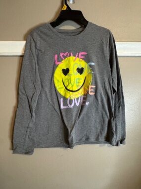 Smilyface Love shirt